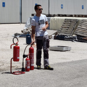 I diversi tipi di estintori presentati durante il corso antincendio