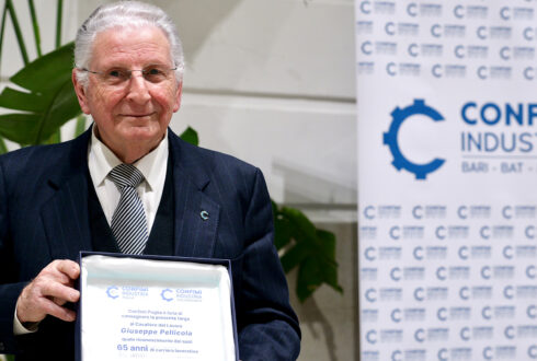 CAV. GIUSEPPE PELLICOLA PREMIATO PER I 65 ANNI DI ATTIVITÀ LAVORATIVA