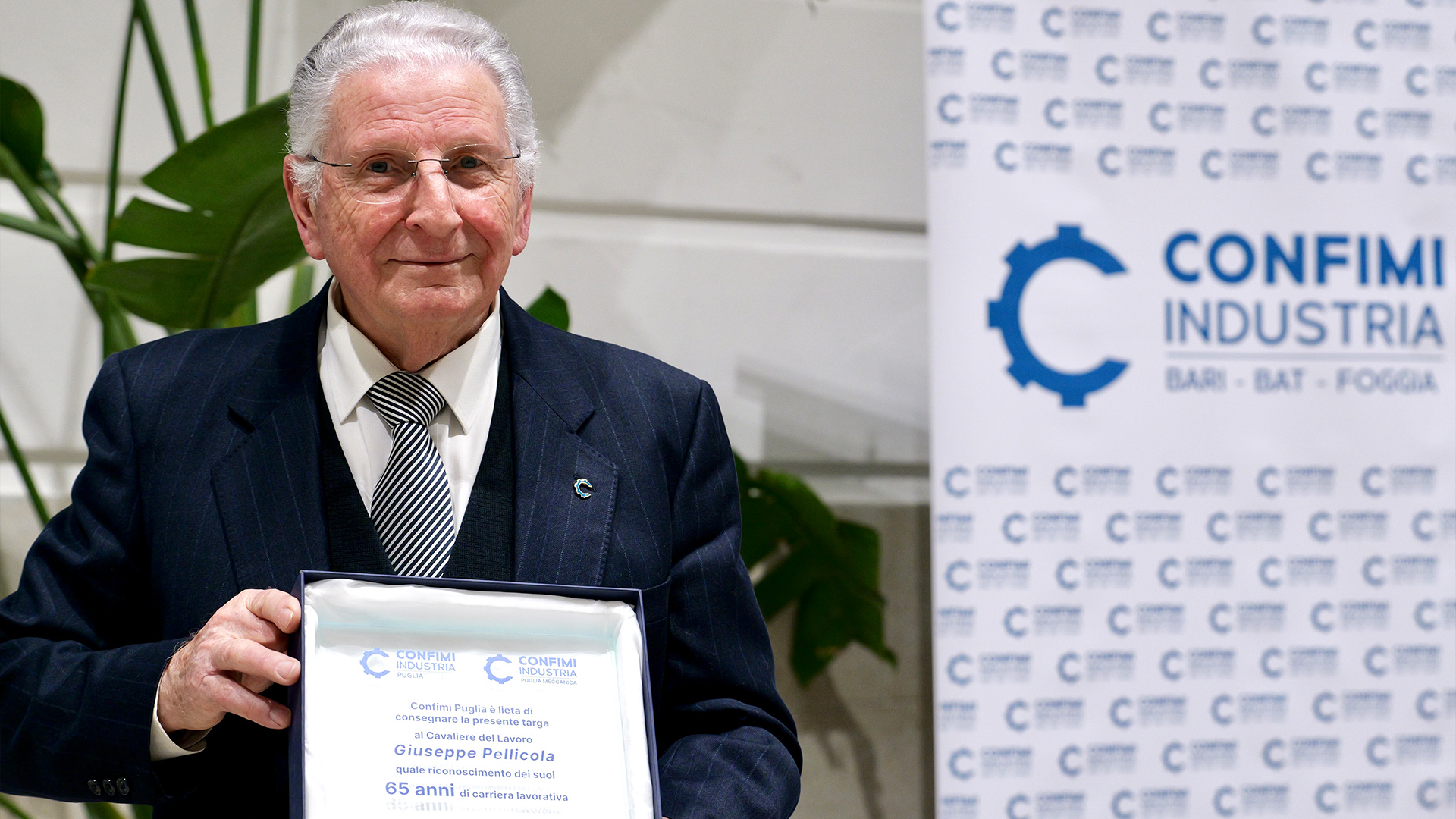 CAV. GIUSEPPE PELLICOLA PREMIATO PER I 65 ANNI DI ATTIVITÀ LAVORATIVA